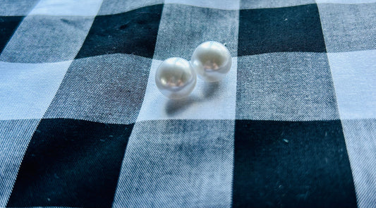 Small Pearl Studs